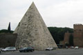 Location Pyramid di Caius Rome, Italy